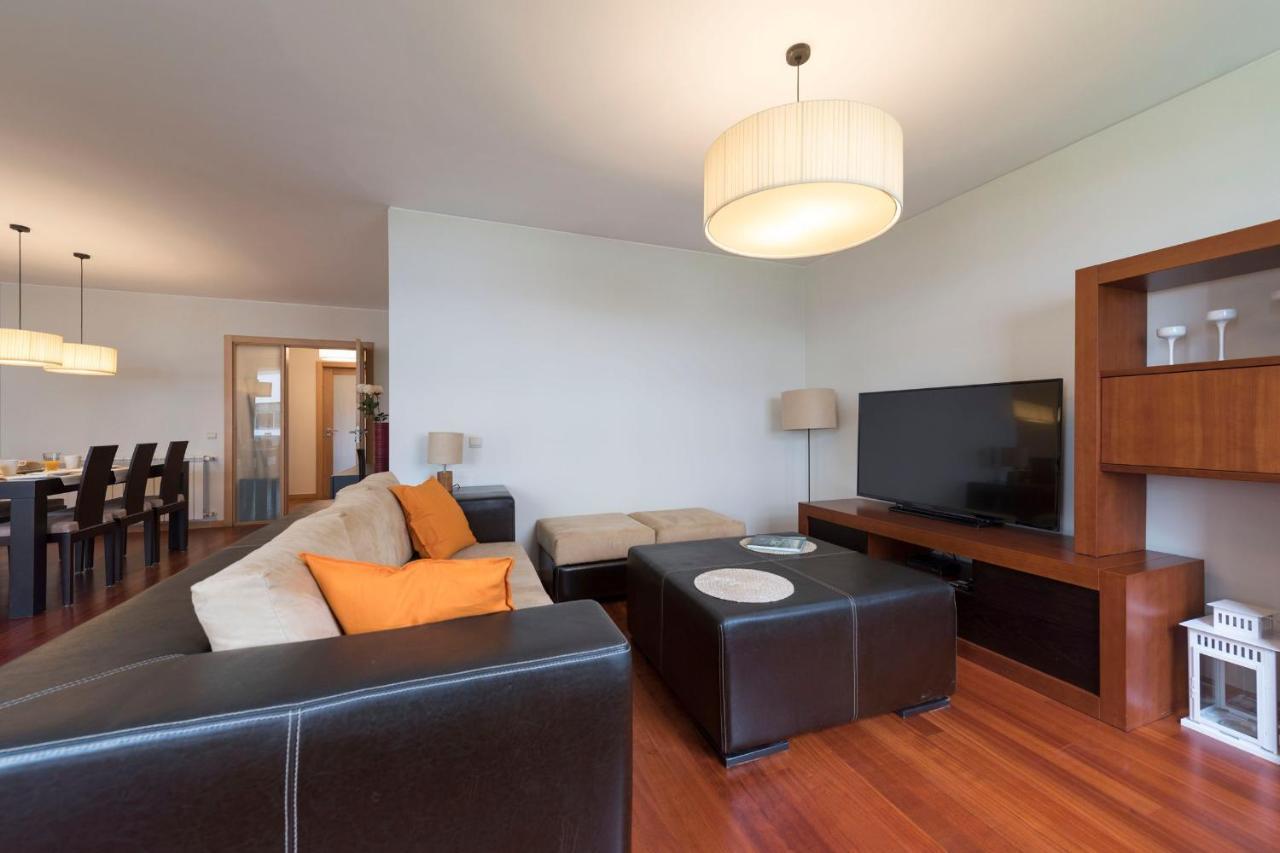Lovelystay - Oporto Beach Apartment With 2 Free Parking Spots มาโตซีนโญส ภายนอก รูปภาพ