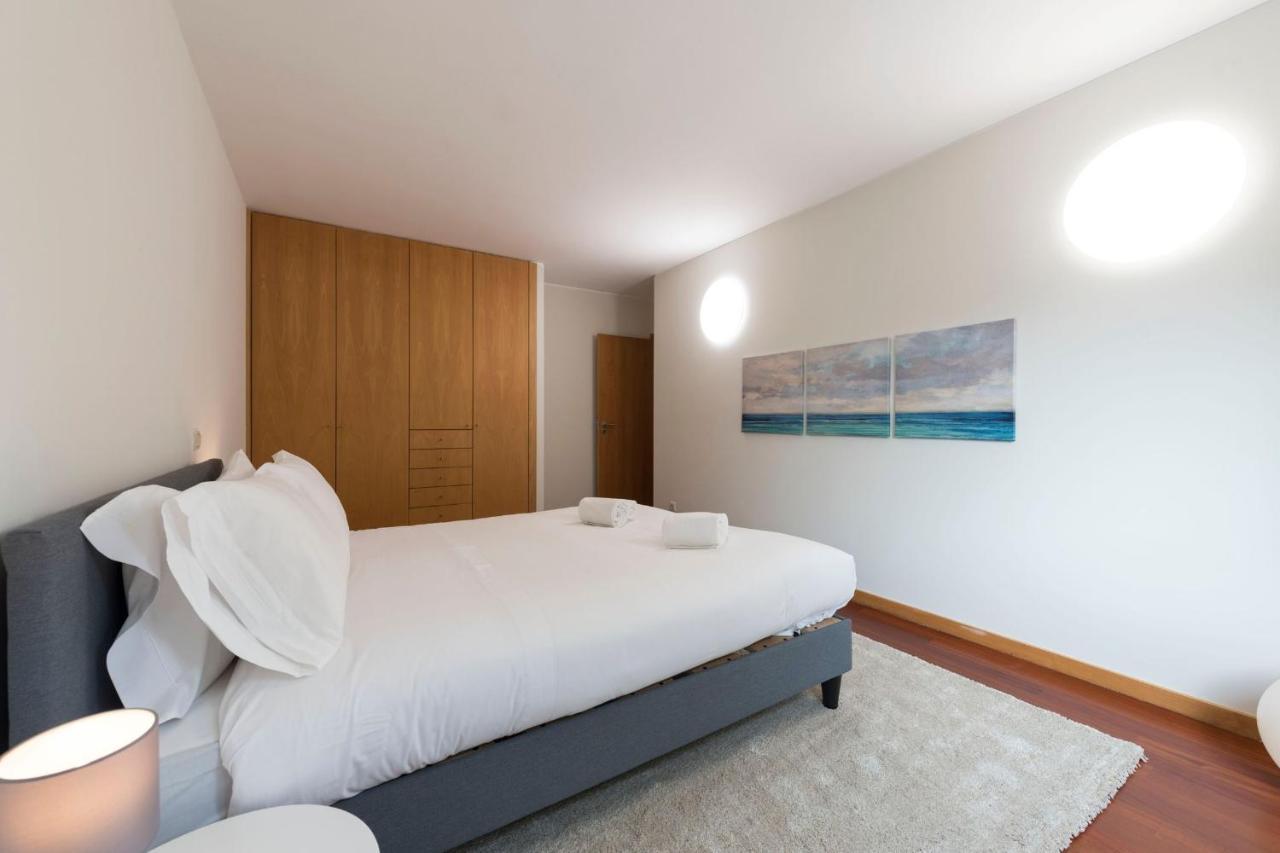 Lovelystay - Oporto Beach Apartment With 2 Free Parking Spots มาโตซีนโญส ภายนอก รูปภาพ